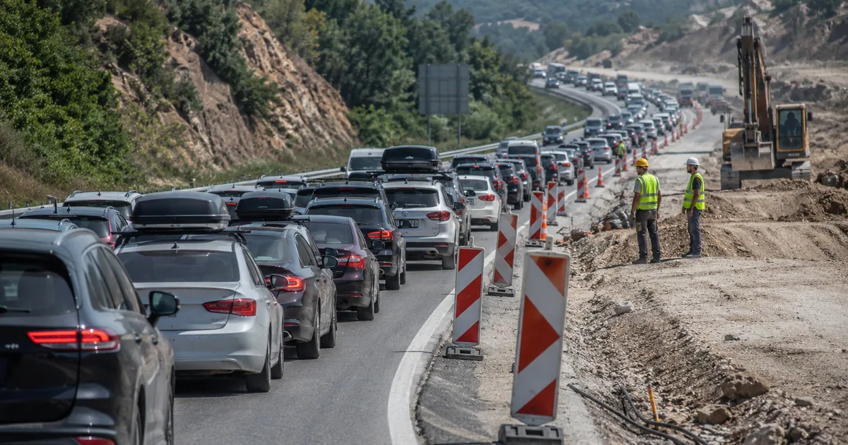 Manisa'dan Muğla'ya tatil akını: 22 km araç kuyruğu oluştu - Manisa Bakış