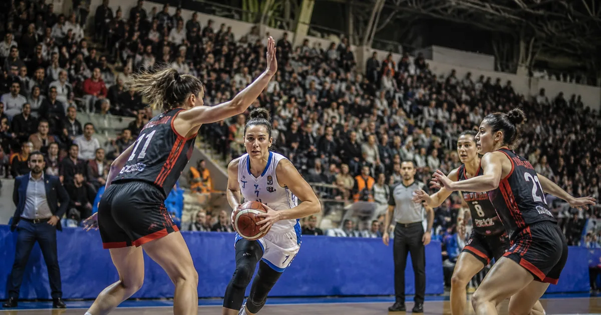 Turgutlu'nun Gururu: Kadın Basketbol Maçına 2700 Kişi Akın Etti - Manisa Bakış