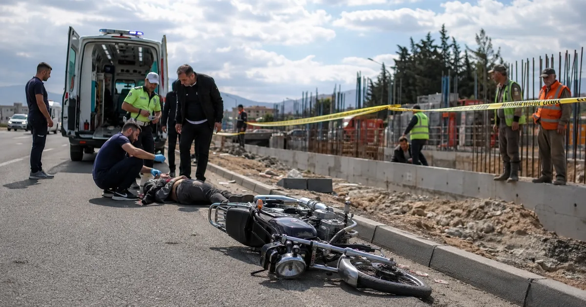 Kütahya'da feci kaza: Motosiklet yayayı biçti, 2 yaralı - Manisa Bakış
