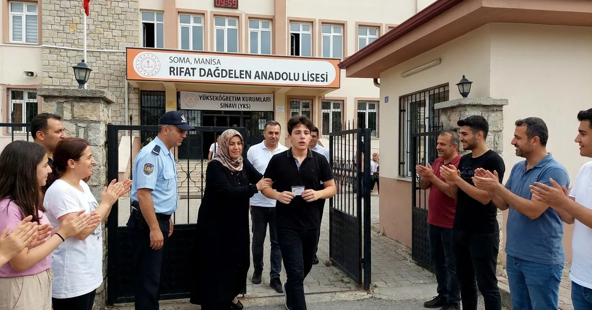 Soma'da YKS Sınavı Öncesi Kimlik Paniği: Öğrenci Alkışlarla Yetişti - Manisa Bakış