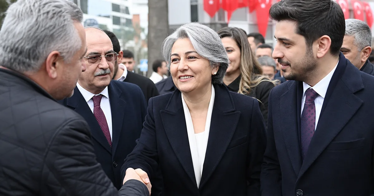 Akşener'in Değişimi: İşte İYİ Parti Liderinin Yeni İmajı - Manisa Bakış