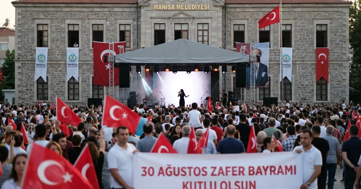 Manisa'da 30 Ağustos coşkusu Hadise konseriyle kutlandı - Manisa Bakış