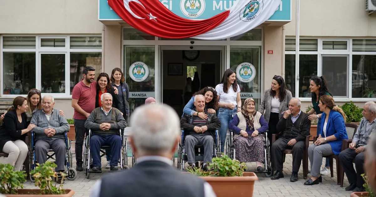 Ulu Çınarların Yüzü Güldü: Bayram Ziyaretleri Moral Oldu - Manisa Bakış