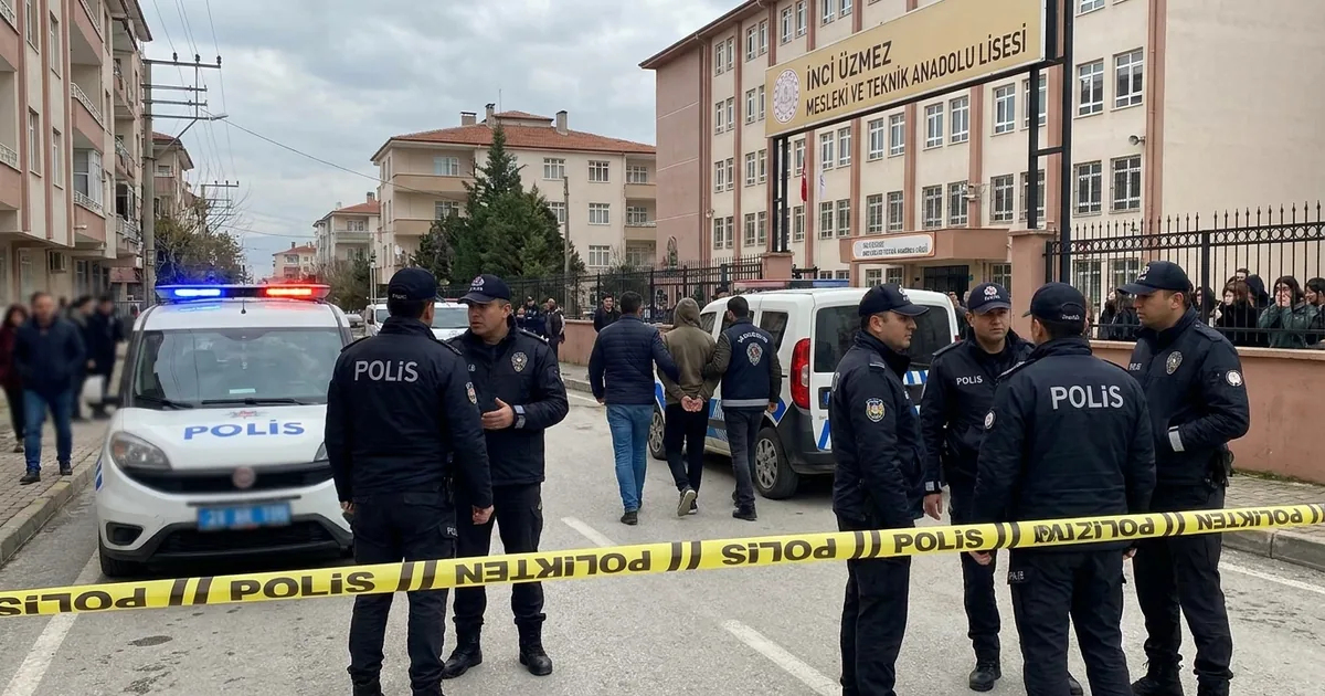 Saldırgan yakalandı: İnci Üzmez MTAL önünde dehşet anları - Manisa Bakış