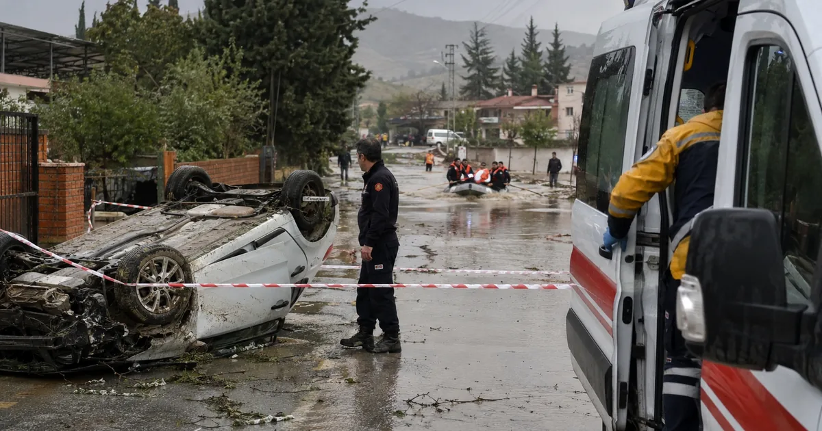 Salihli-Gördes yolunda feci kaza: Sürücü yaralı kurtuldu - Manisa Bakış