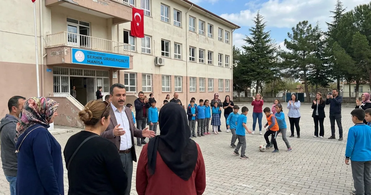 Manisa’da veli, öğrenci ve öğretmenler bayramda buluştu