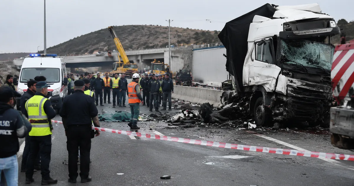 İzmir'de Tır Kazası: Manisalı Dayı ve Yeğen Yaşamını Yitirdi - Manisa Bakış