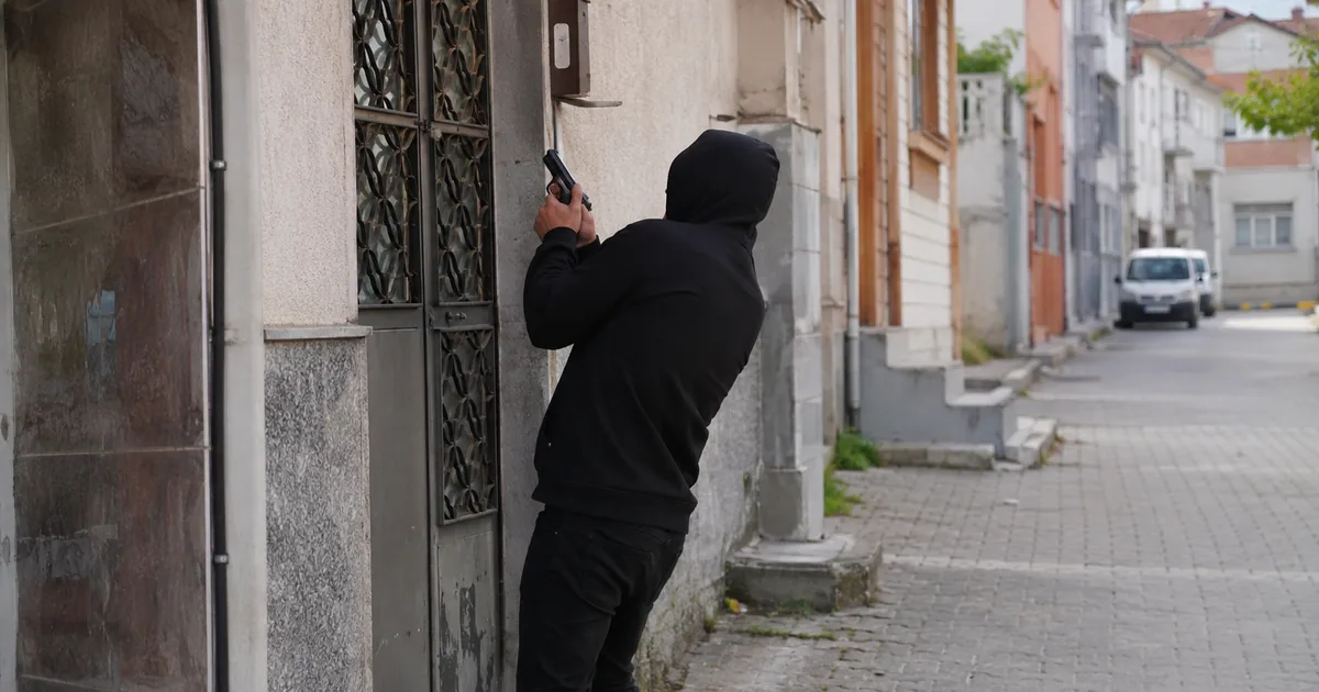 Manisa'da Silah Tutukluk Yaptı, Şüpheli Paniğe Kapıldı! - Manisa Bakış