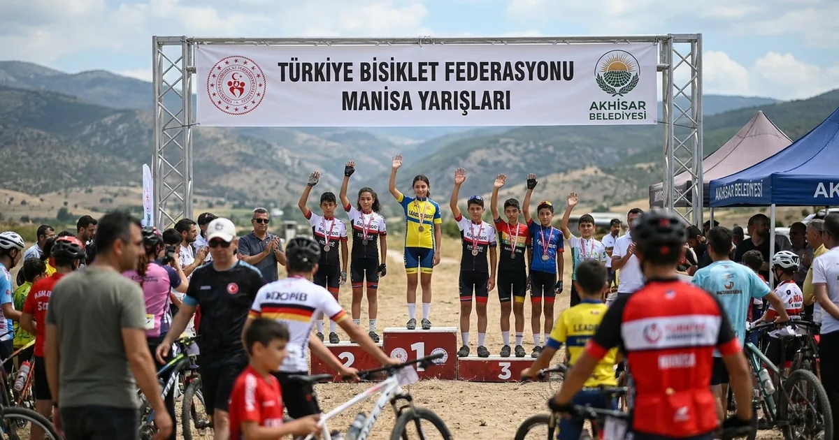 Manisalı Pedallar Zirvede: Akhisar'dan Madalya Yağmuru - Manisa Bakış