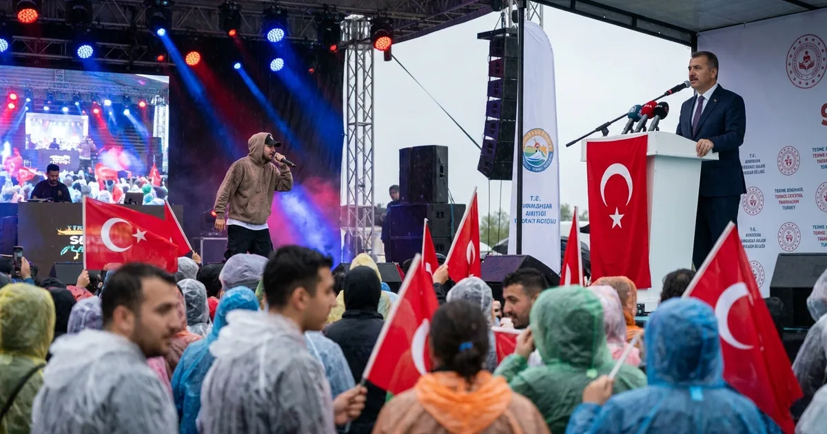 Manisalı Sefo, Terme’de 30 bin kişiye konser verdi - Manisa Bakış