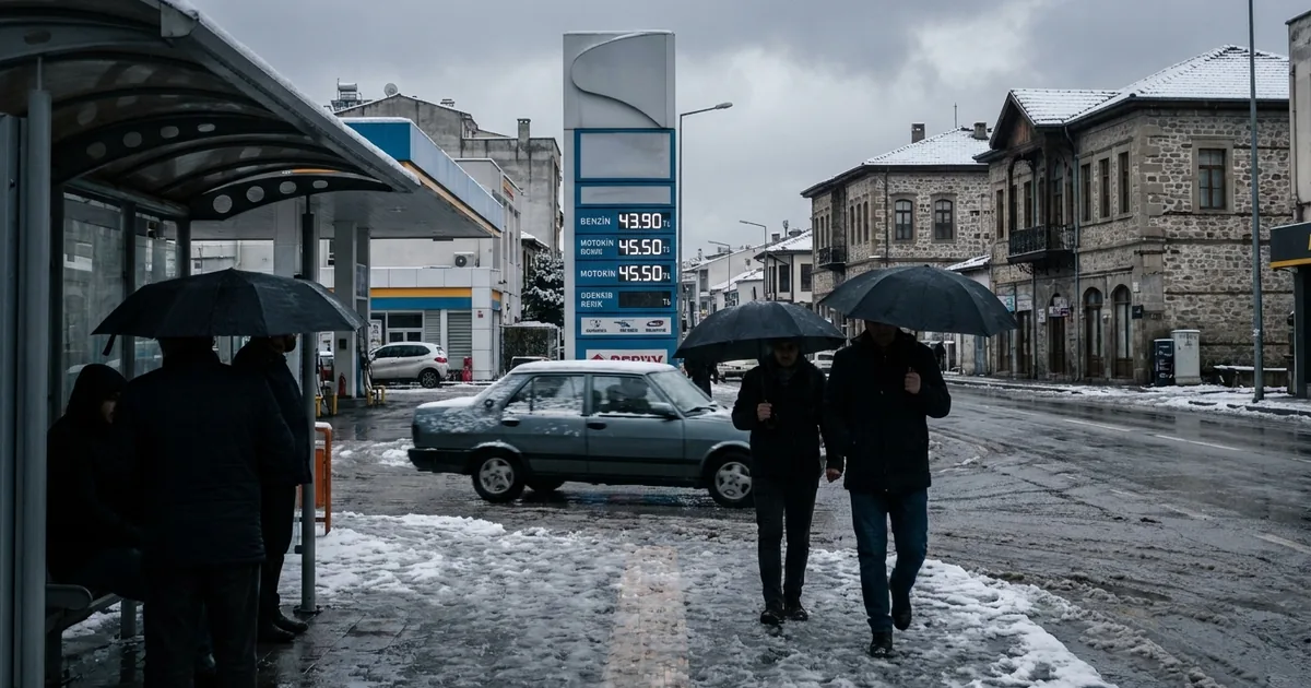 Benzin ve motorinde büyük artış: İşte yeni pompa fiyatları - Manisa Bakış