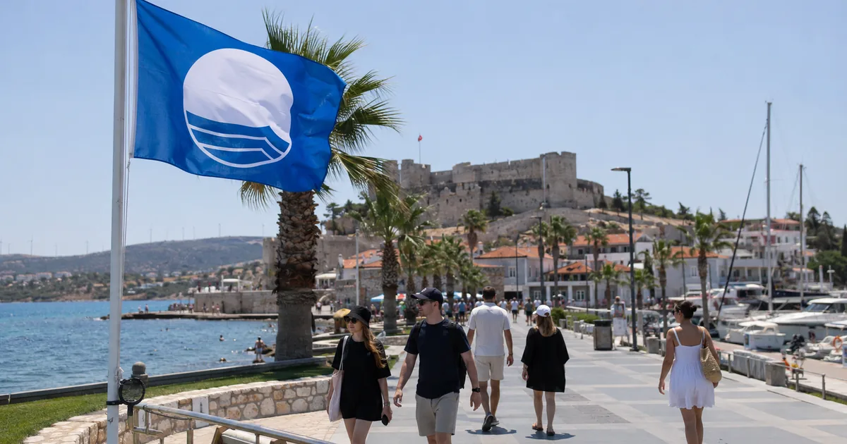Çeşme'nin 13 Plajı ve 2 Marinası Mavi Bayrakla Taçlandı