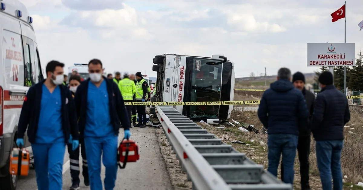 Manisa Rotasındaki Otobüs Kazasında 41 Yolcu Yaralandı - Manisa Bakış