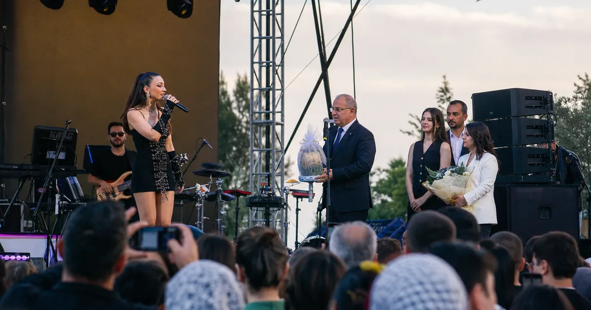 Manisa Gençlik Festivali Zeynep Bastık Konseriyle Başladı - Manisa Bakış