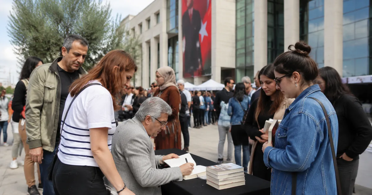 9. Manisa Kitap Fuarı'nda yazarlar okurlarıyla buluşuyor - Manisa Bakış