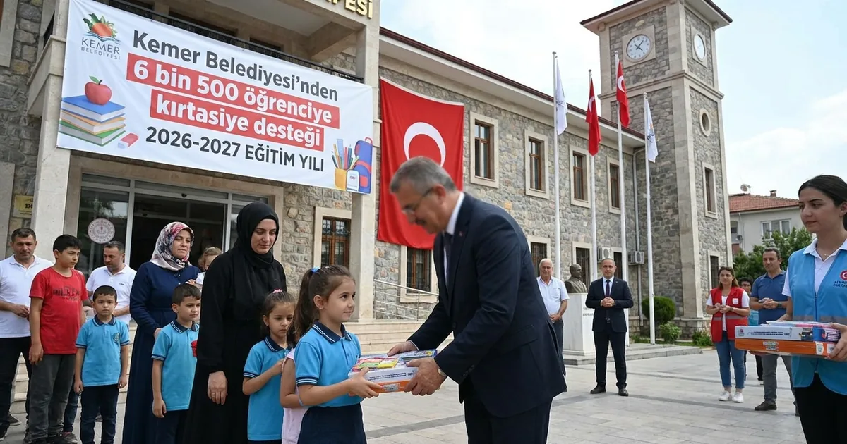 Kemer Belediyesi'nden 6 bin 500 öğrenciye kırtasiye desteği