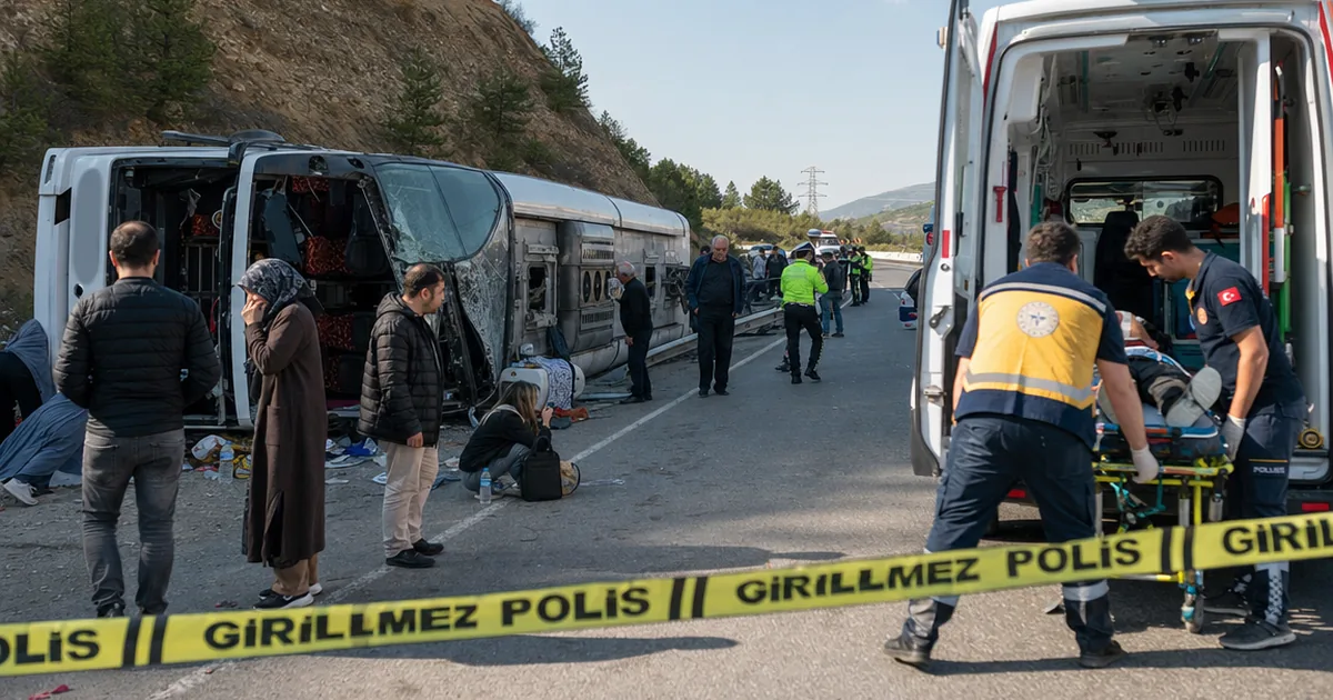 Biga'da feci kaza! Manisa yolcularını taşıyan otobüs devrildi - Manisa Bakış
