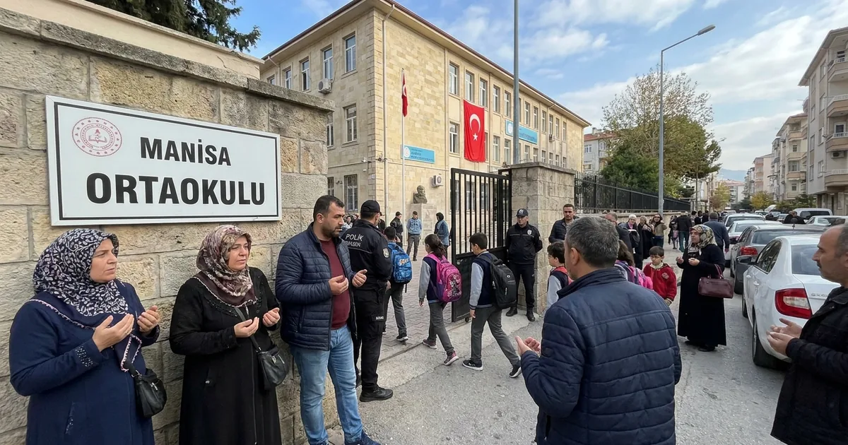 Manisa’da LGS maratonu: Veliler okul önlerinde dua etti - Manisa Bakış
